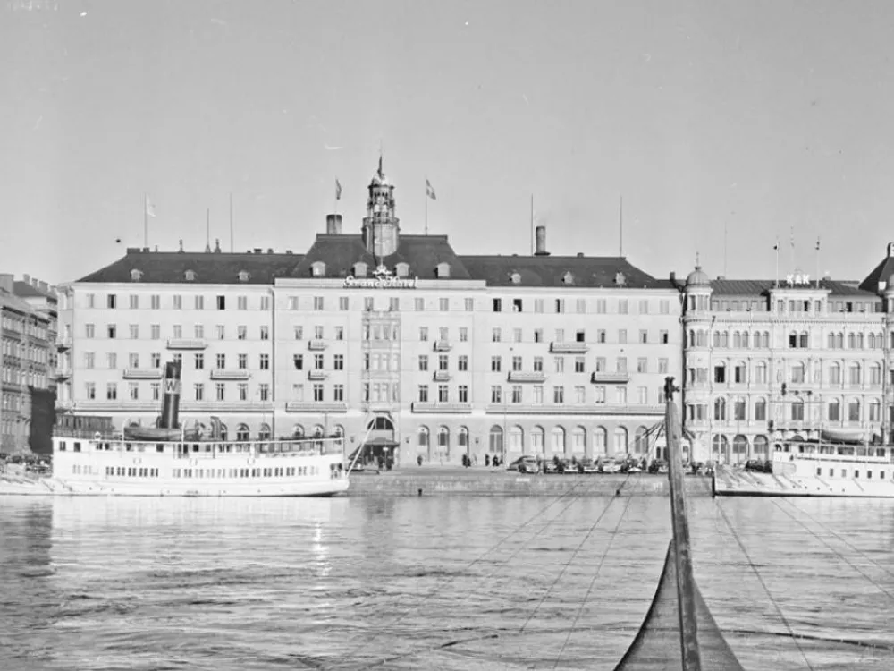 Grand hotel svartvittäldre foto
