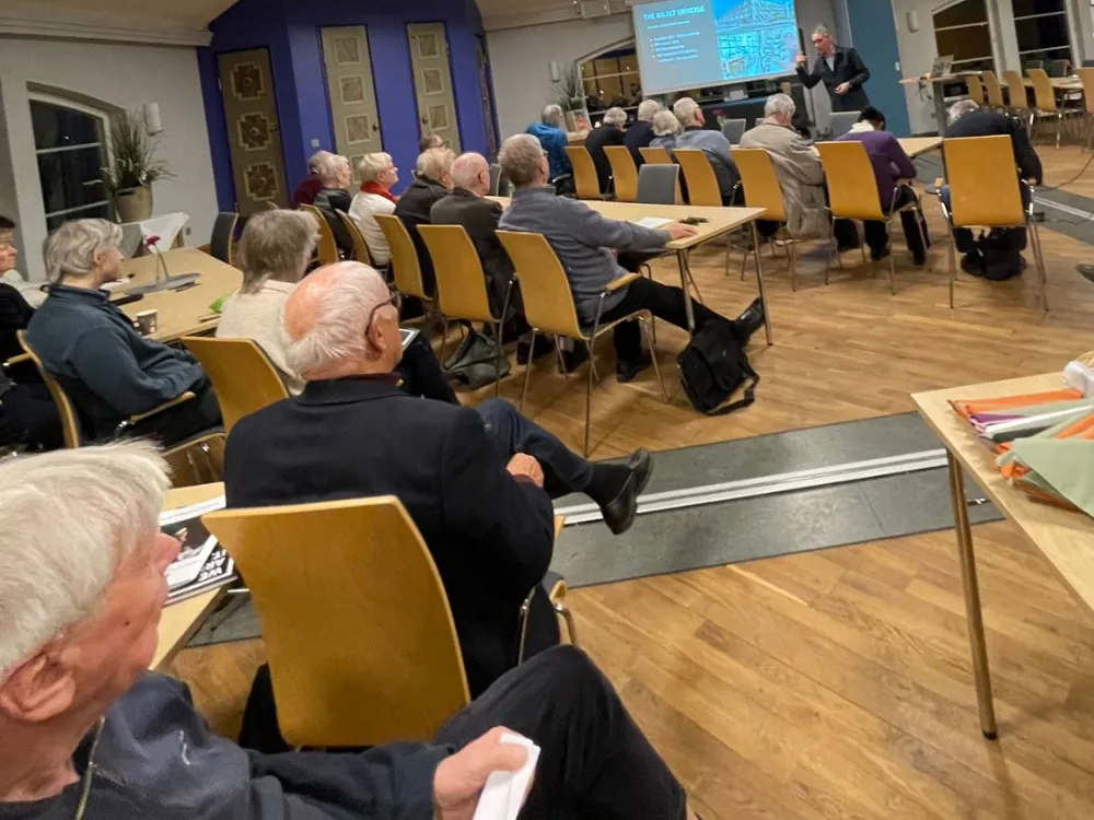 Sittande personer som publik vid föredrag