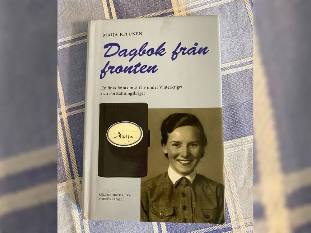Bok på rutig duk