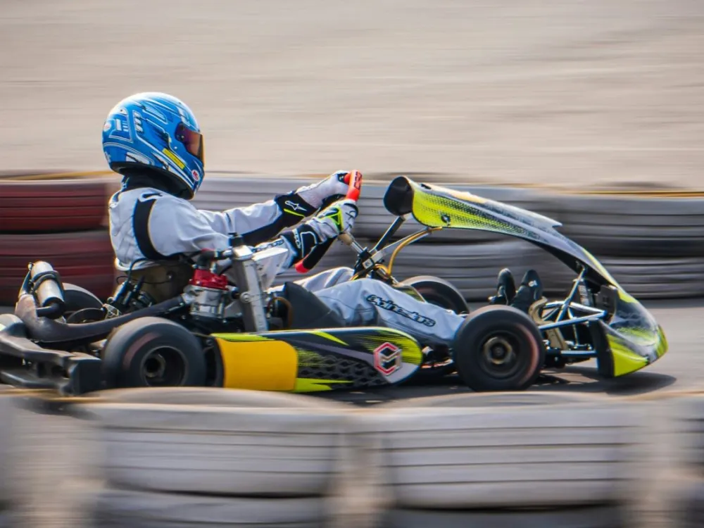 Gokartförare in action