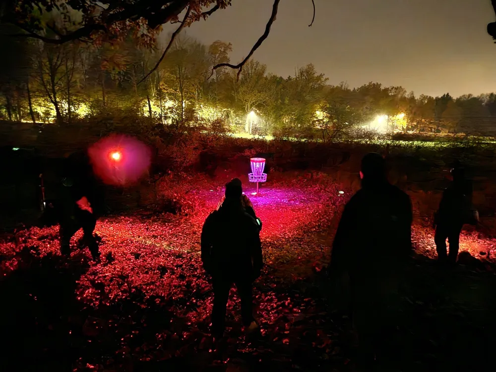 Foto från arrangören Discgolf i mörker
