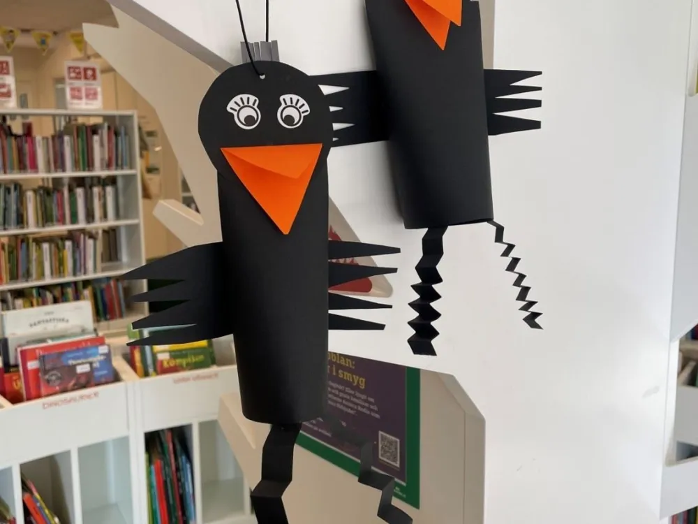 Egen bild från biblioteket Två kråkor av papper